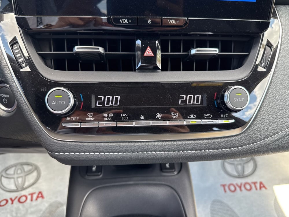Toyota Corolla nuova a Ragusa (13)