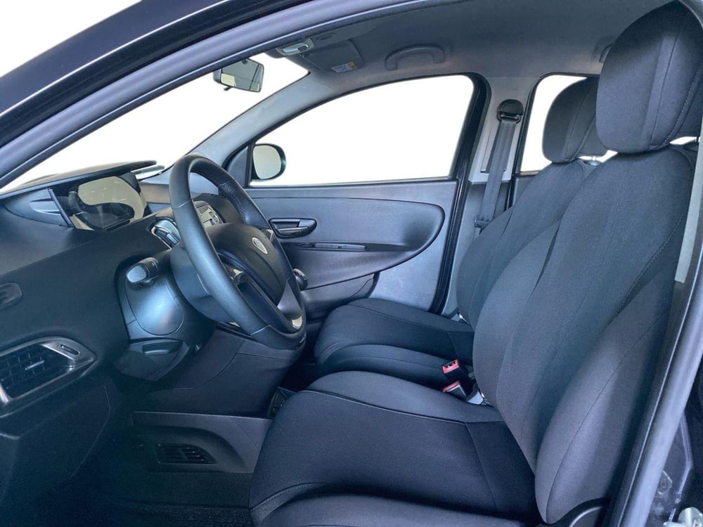 Lancia Ypsilon usata a Bergamo (10)