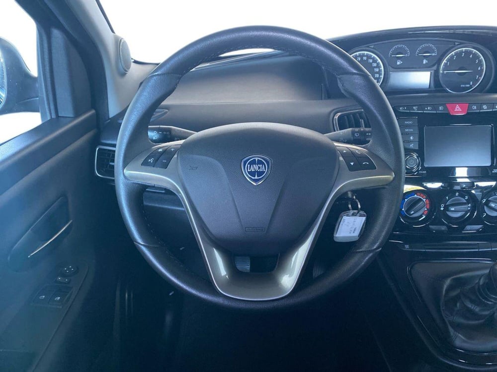 Lancia Ypsilon usata a Bergamo (11)