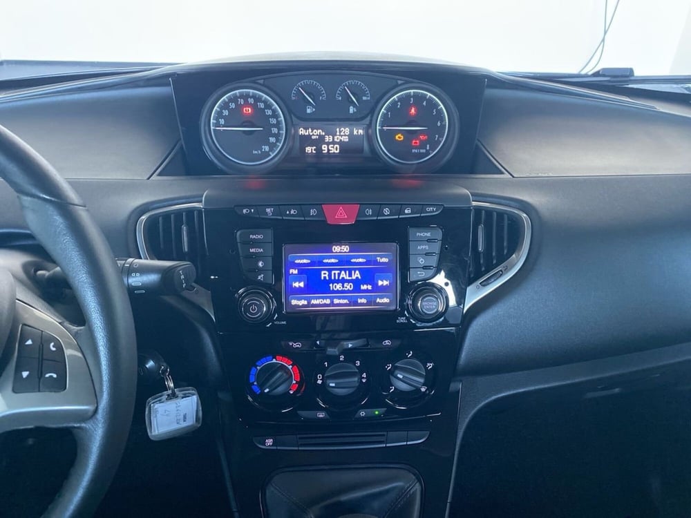 Lancia Ypsilon usata a Bergamo (12)