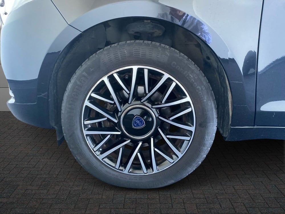 Lancia Ypsilon usata a Bergamo (17)