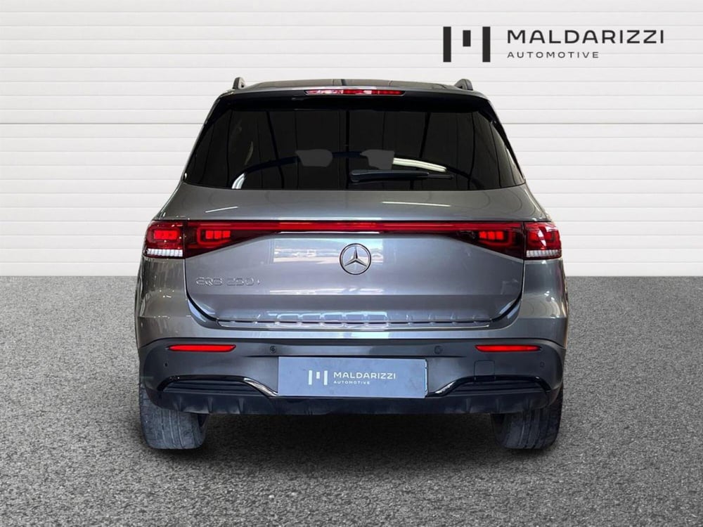 Mercedes-Benz EQB usata a Bari (13)