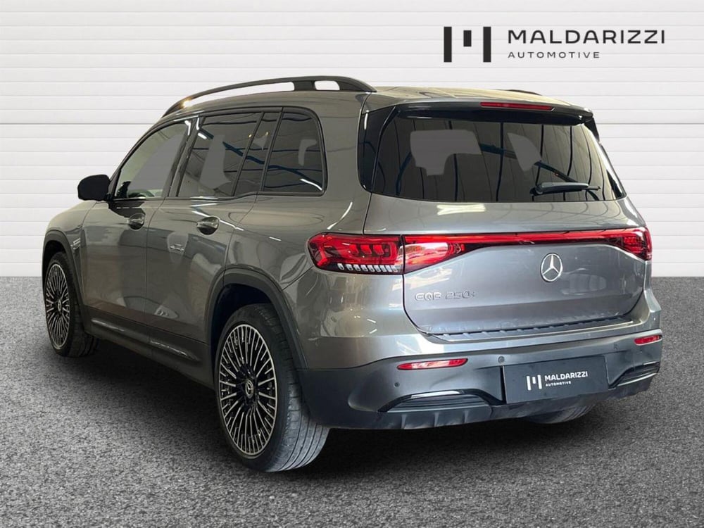 Mercedes-Benz EQB usata a Bari (14)
