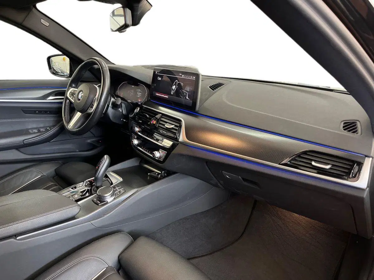 BMW Serie 5 Touring usata a Bari (9)