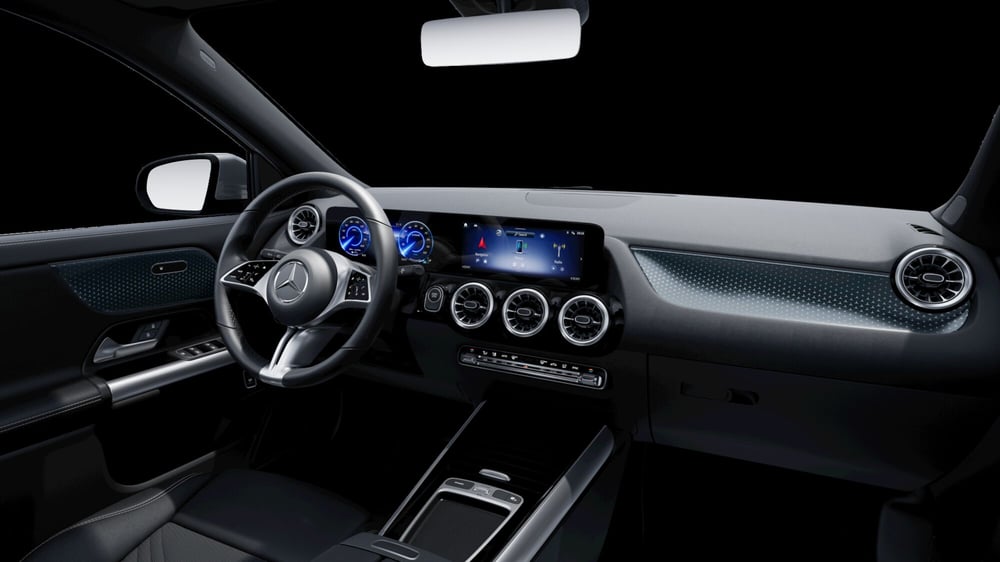 Mercedes-Benz EQA nuova a Milano (5)
