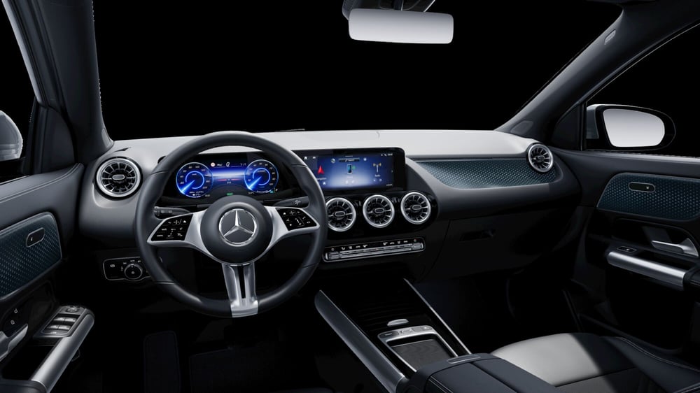 Mercedes-Benz EQA nuova a Milano (8)