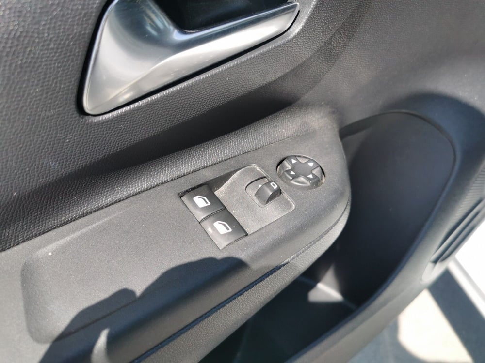 Opel Corsa usata a Taranto (16)