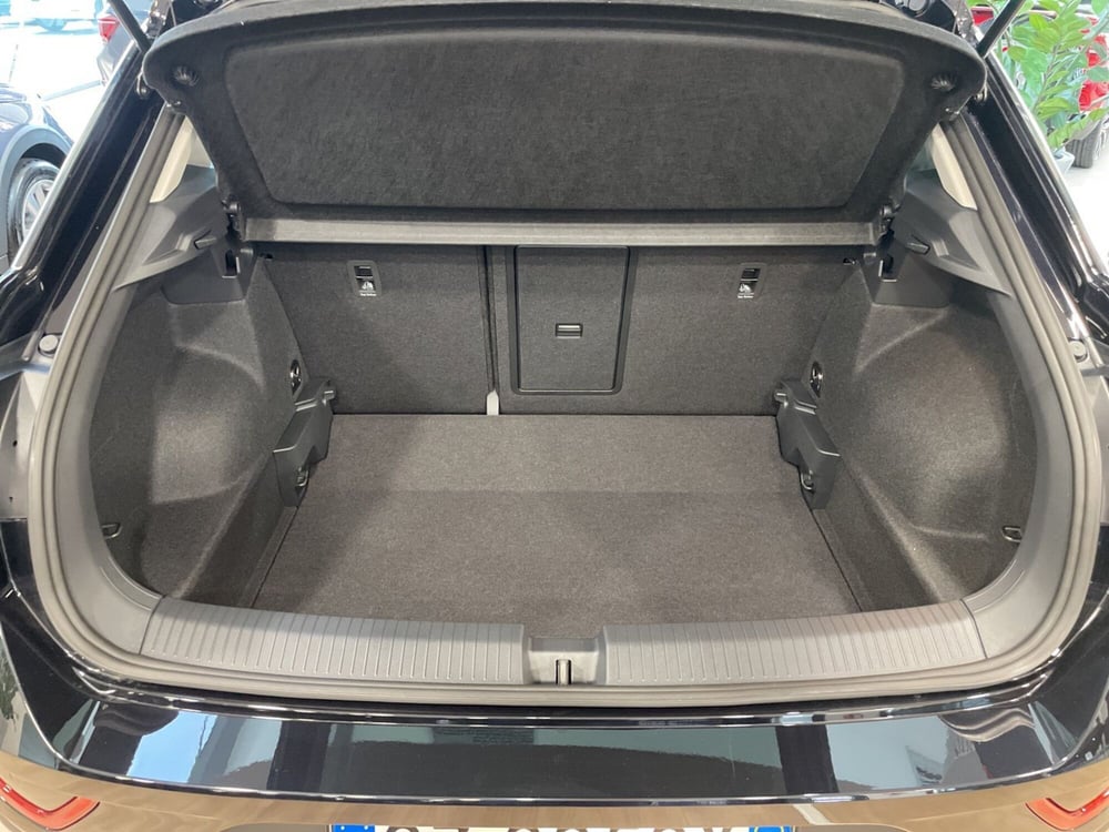 Volkswagen T-Roc nuova a Varese (7)