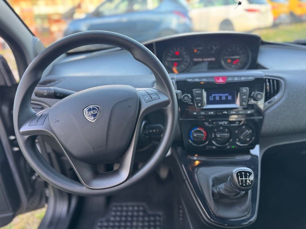 Lancia Ypsilon usata a Salerno (11)