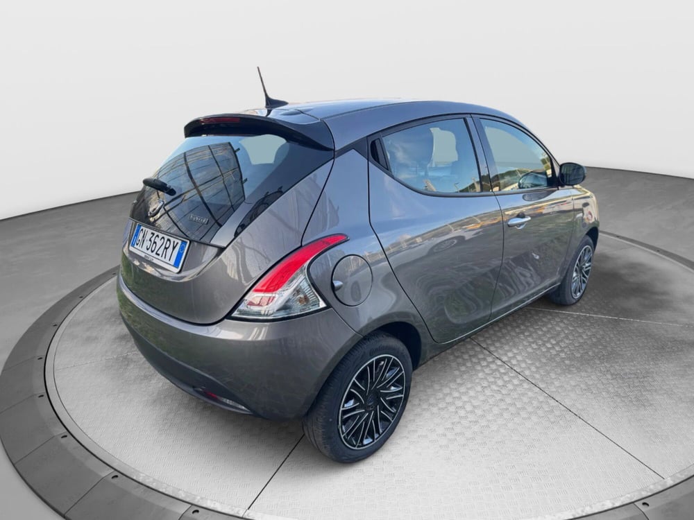 Lancia Ypsilon usata a Salerno (3)
