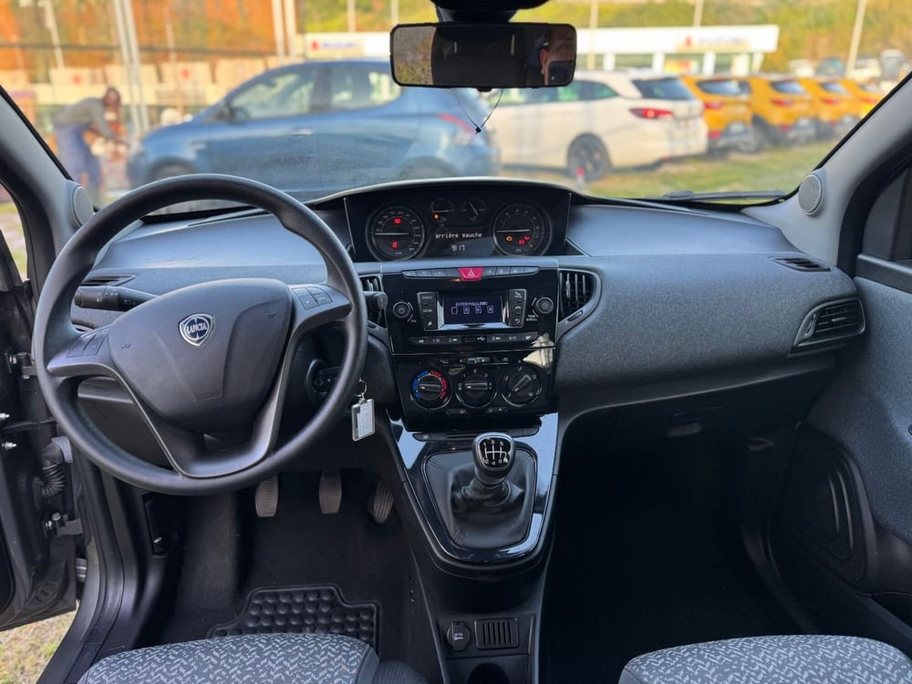 Lancia Ypsilon usata a Salerno (5)
