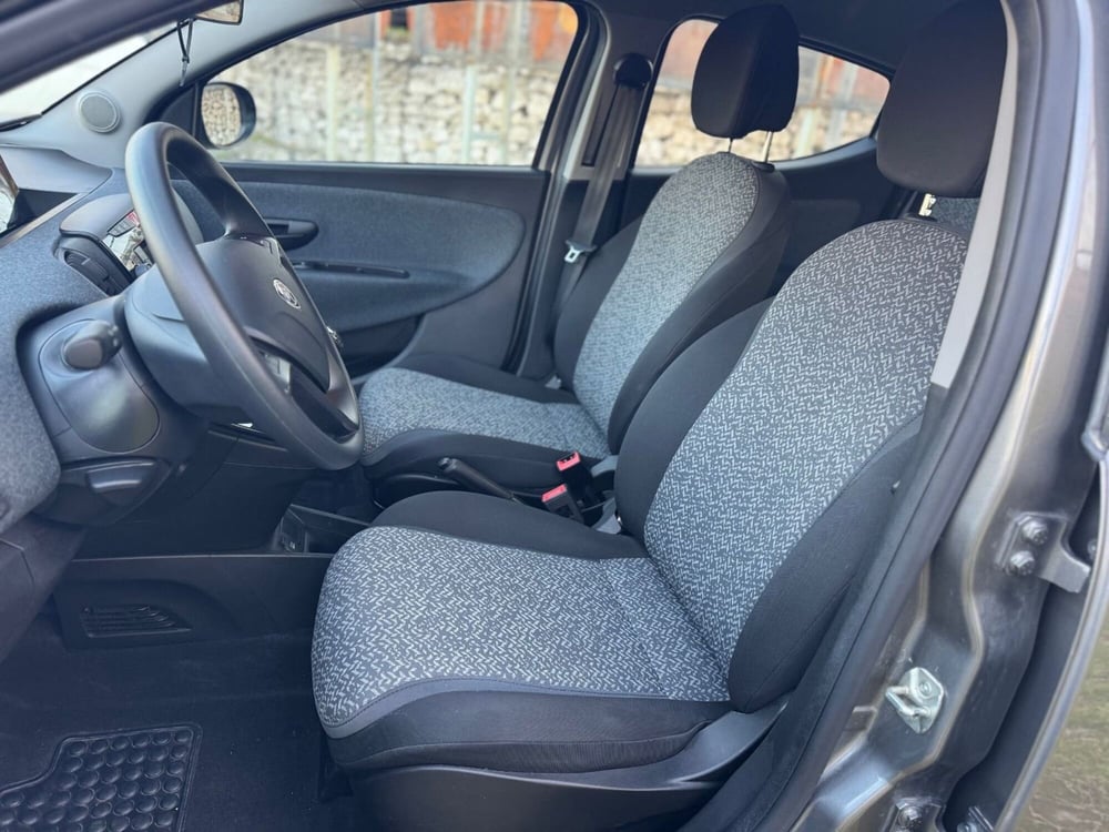 Lancia Ypsilon usata a Salerno (6)