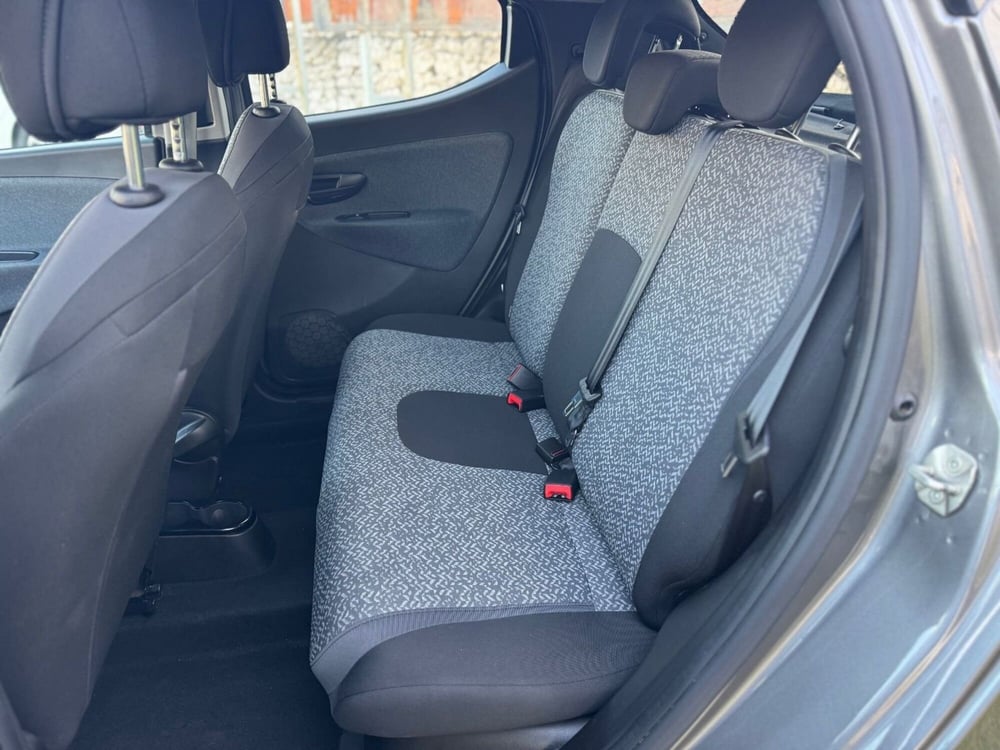 Lancia Ypsilon usata a Salerno (7)