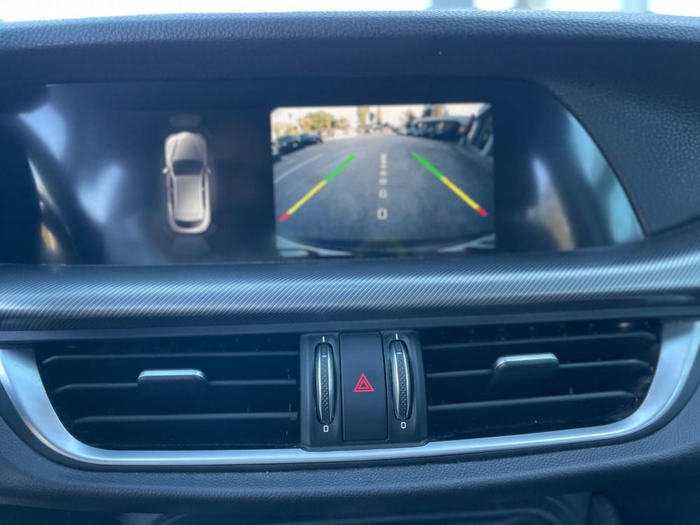 Alfa Romeo Stelvio usata a Ancona (16)