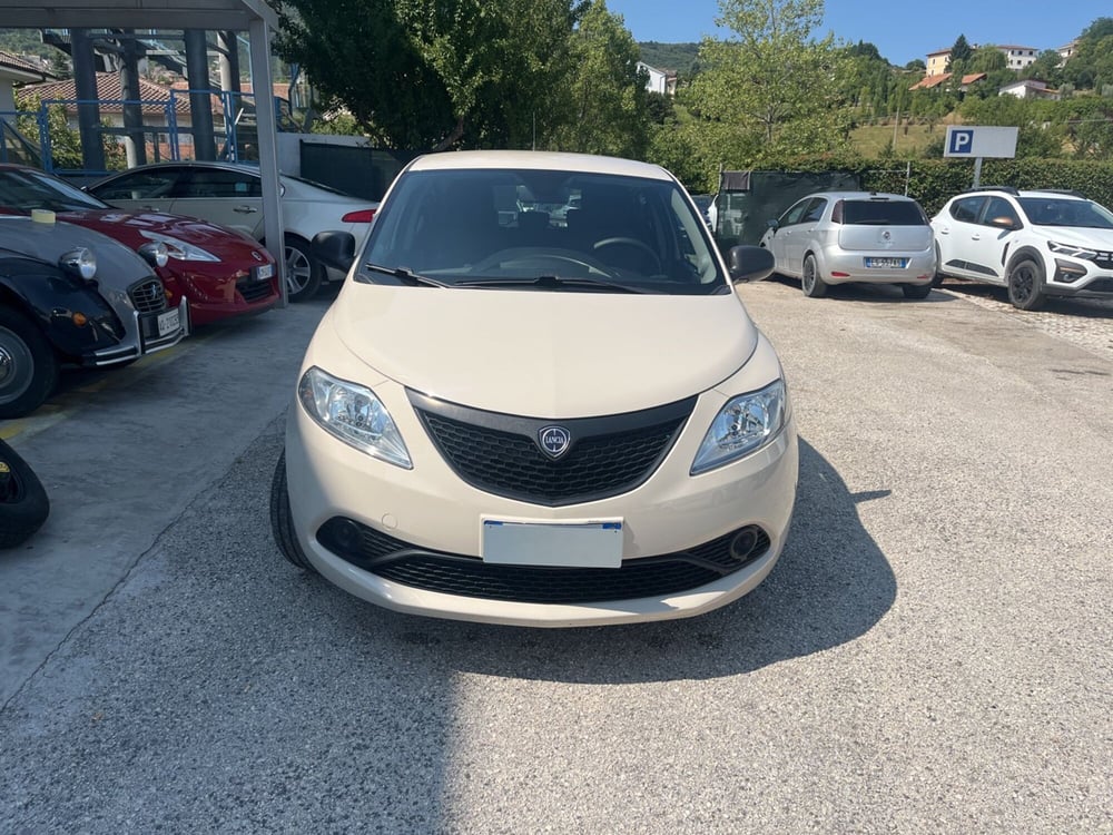 Lancia Ypsilon usata a L'Aquila (10)