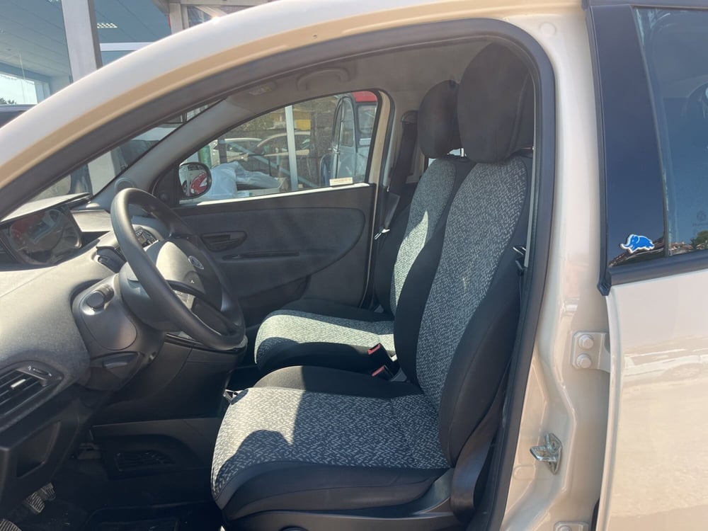 Lancia Ypsilon usata a L'Aquila (12)