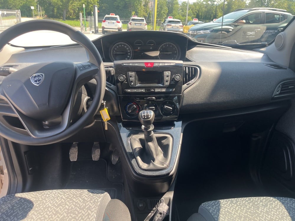 Lancia Ypsilon usata a L'Aquila (14)
