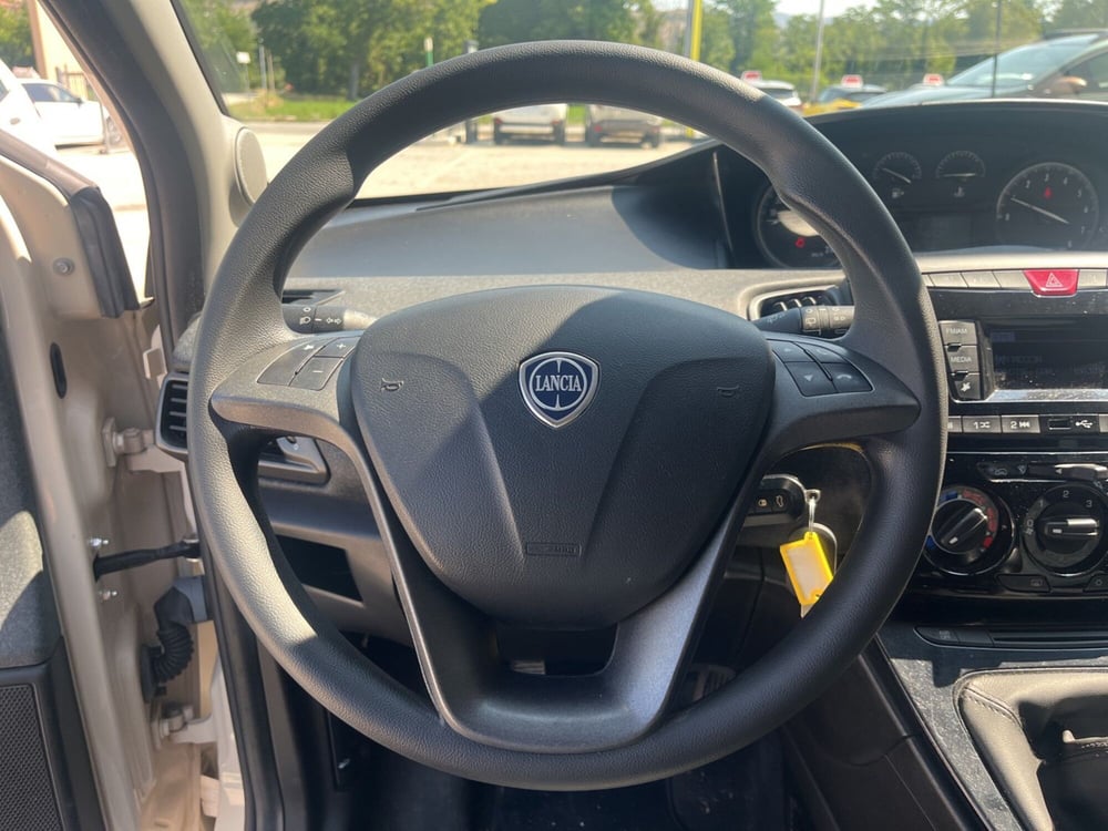 Lancia Ypsilon usata a L'Aquila (16)