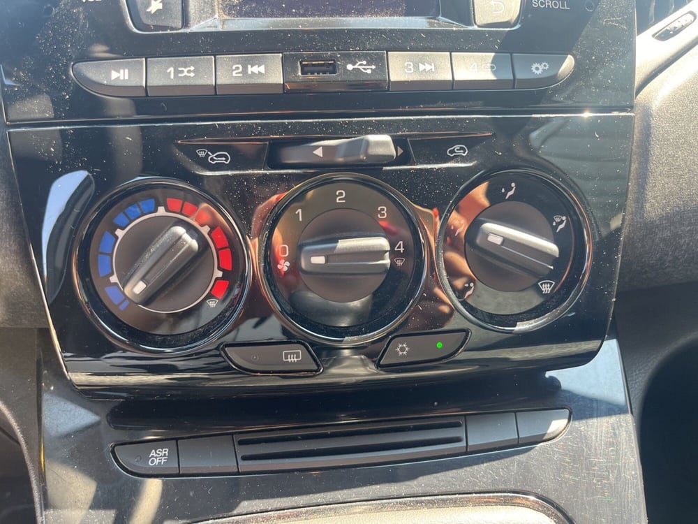 Lancia Ypsilon usata a L'Aquila (19)
