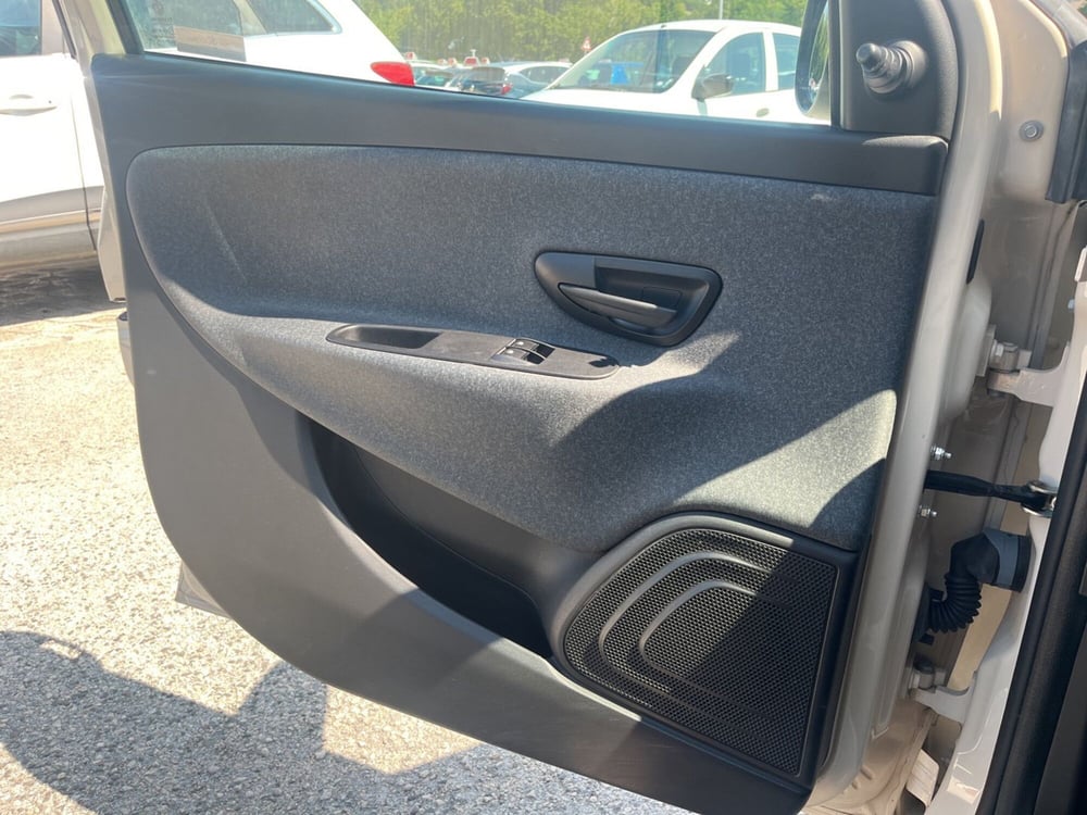 Lancia Ypsilon usata a L'Aquila (20)