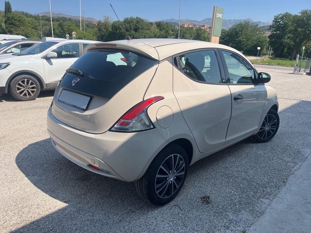 Lancia Ypsilon usata a L'Aquila (7)