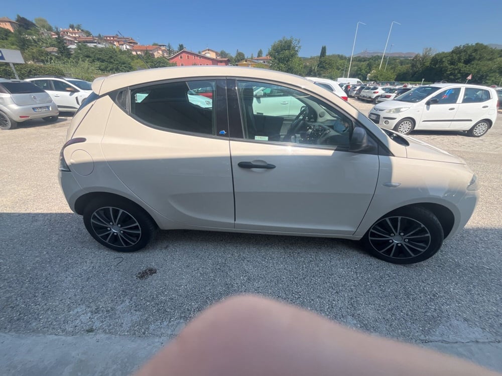 Lancia Ypsilon usata a L'Aquila (8)