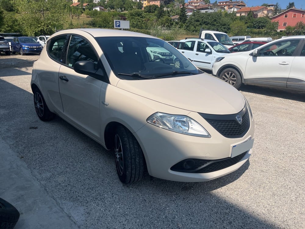 Lancia Ypsilon usata a L'Aquila (9)