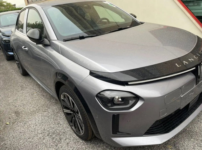 Lancia Ypsilon nuova a Latina