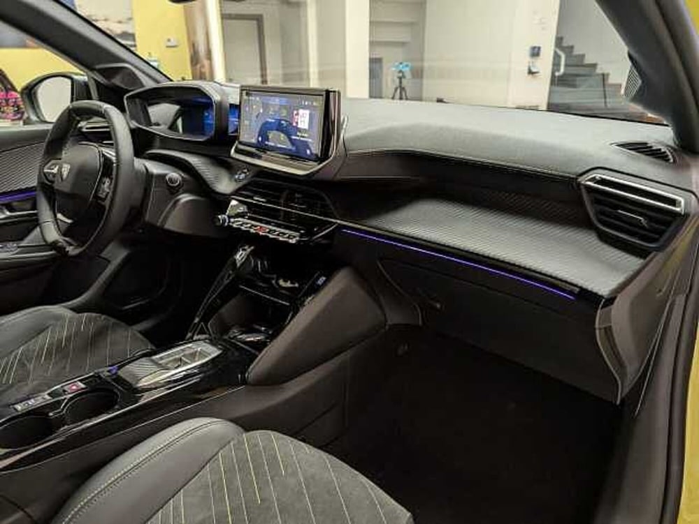 Peugeot 208 nuova a Teramo (12)