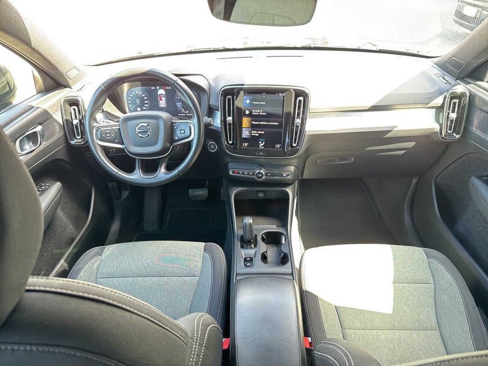 Volvo XC40 usata a Reggio Calabria (11)