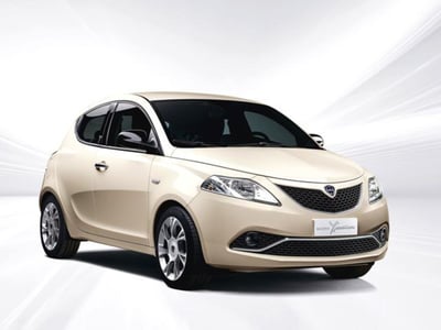 Lancia Ypsilon 1.0 FireFly 5 porte S&amp;S Hybrid Ecochic Silver del 2021 usata a Vitulazio