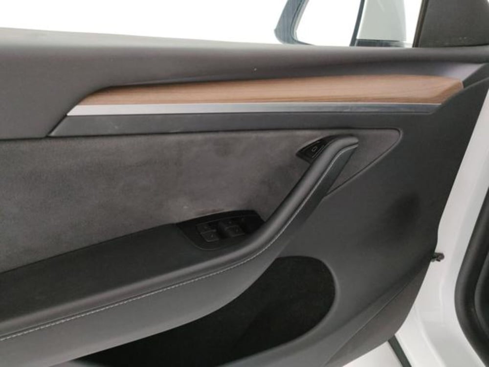 Tesla Model Y usata a Modena (10)
