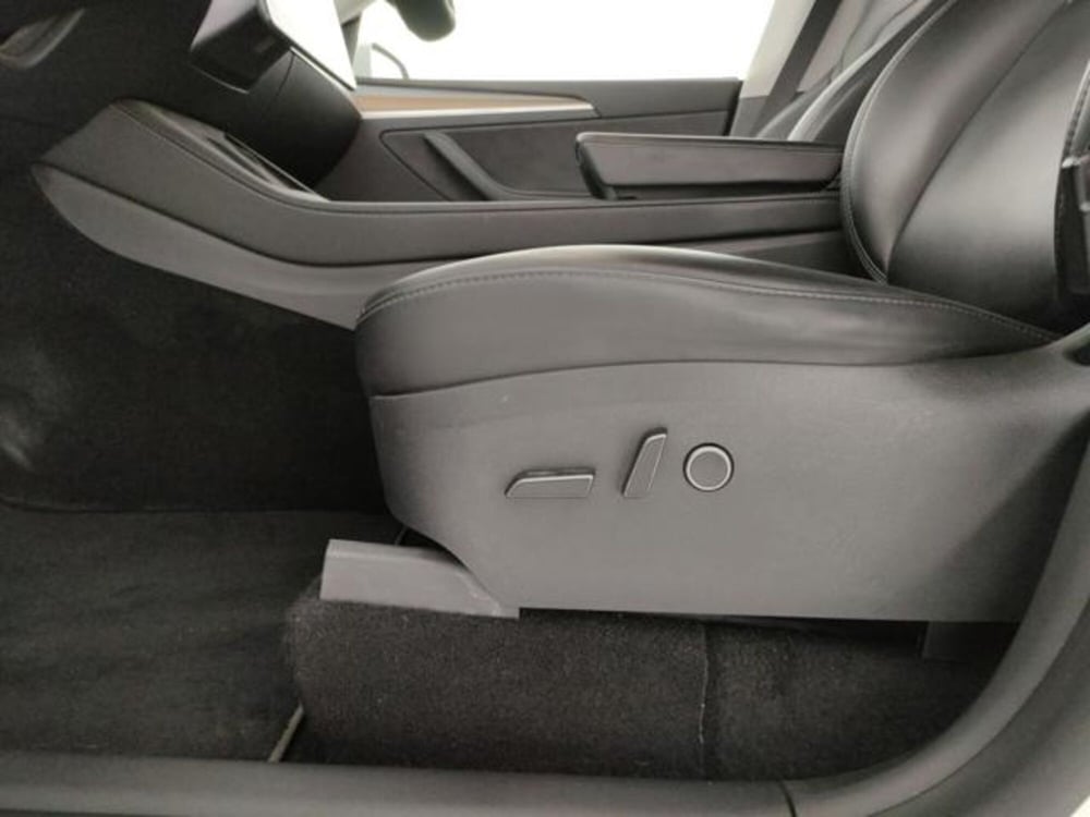 Tesla Model Y usata a Modena (12)