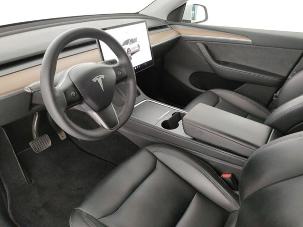 Tesla Model Y usata a Modena (13)
