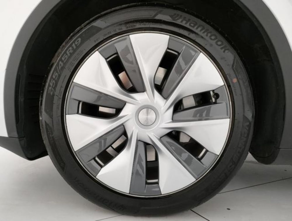 Tesla Model Y usata a Modena (8)