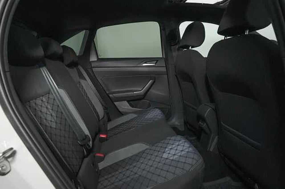 Volkswagen Taigo usata a Como (11)