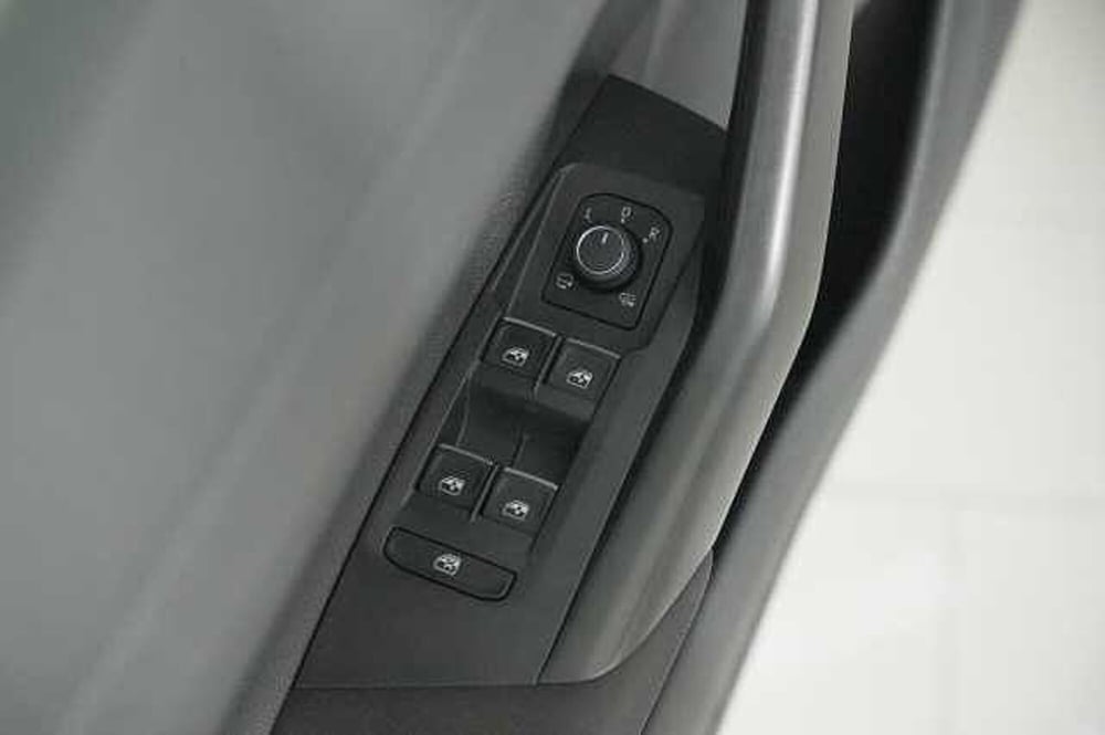 Volkswagen Taigo usata a Como (14)