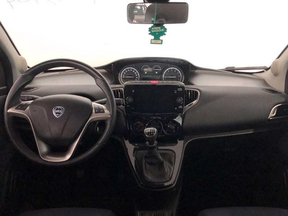 Lancia Ypsilon usata a Torino (10)