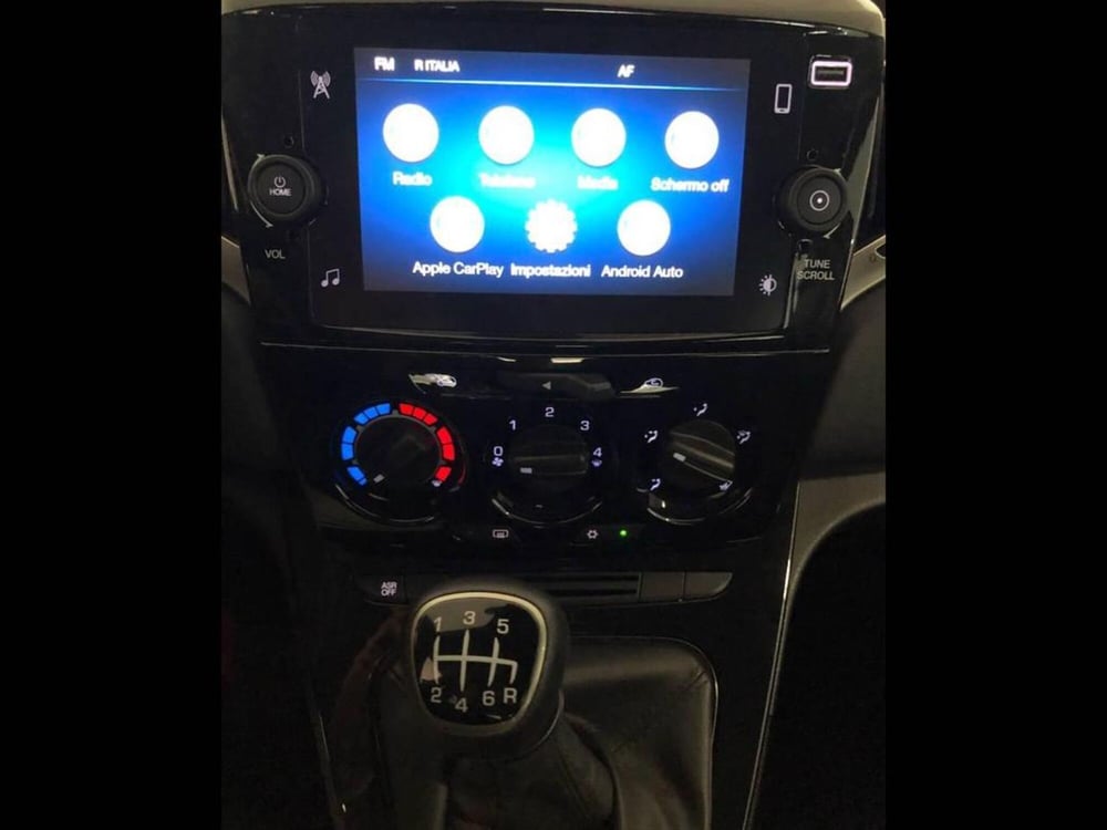 Lancia Ypsilon usata a Torino (11)
