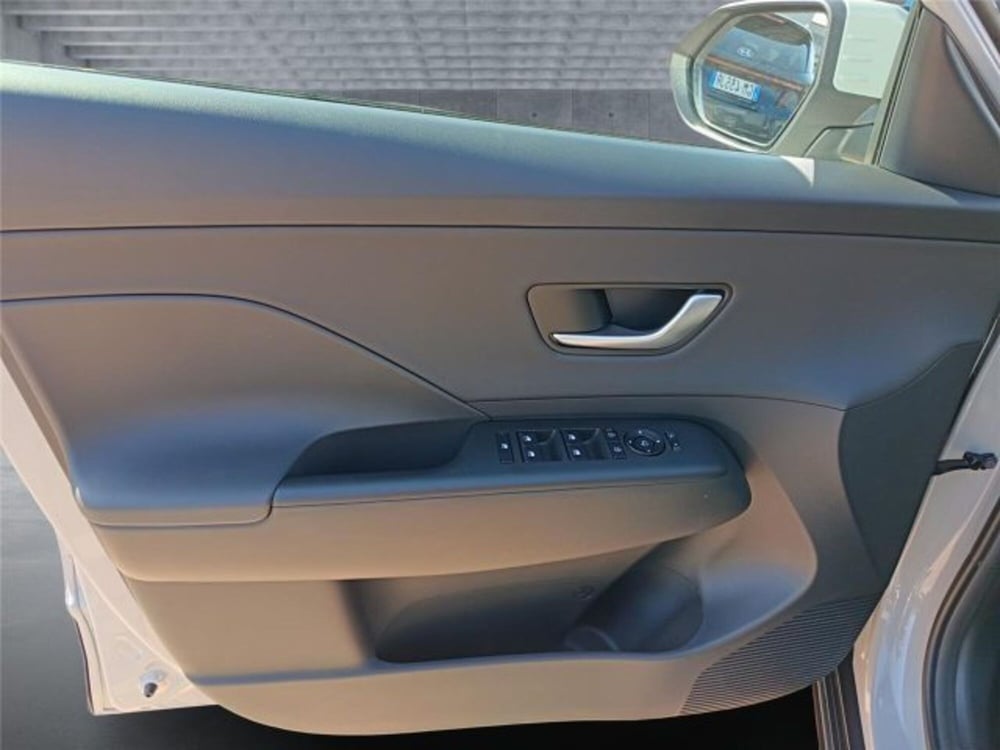 Hyundai Kona usata a Bari (9)
