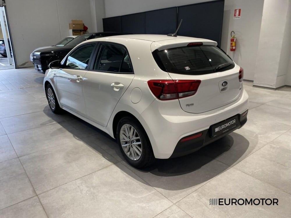 Kia Rio usata a Bari (8)
