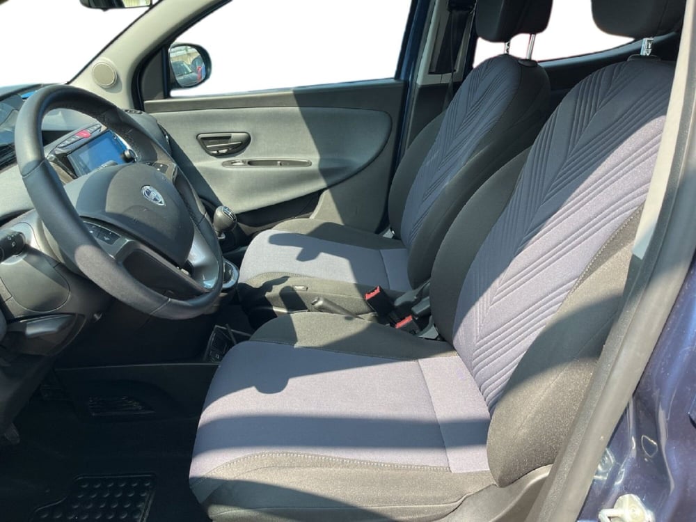 Lancia Ypsilon usata a Torino (10)
