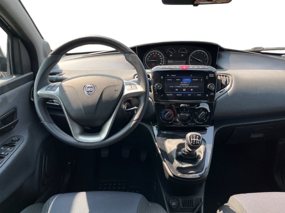 Lancia Ypsilon usata a Torino (11)