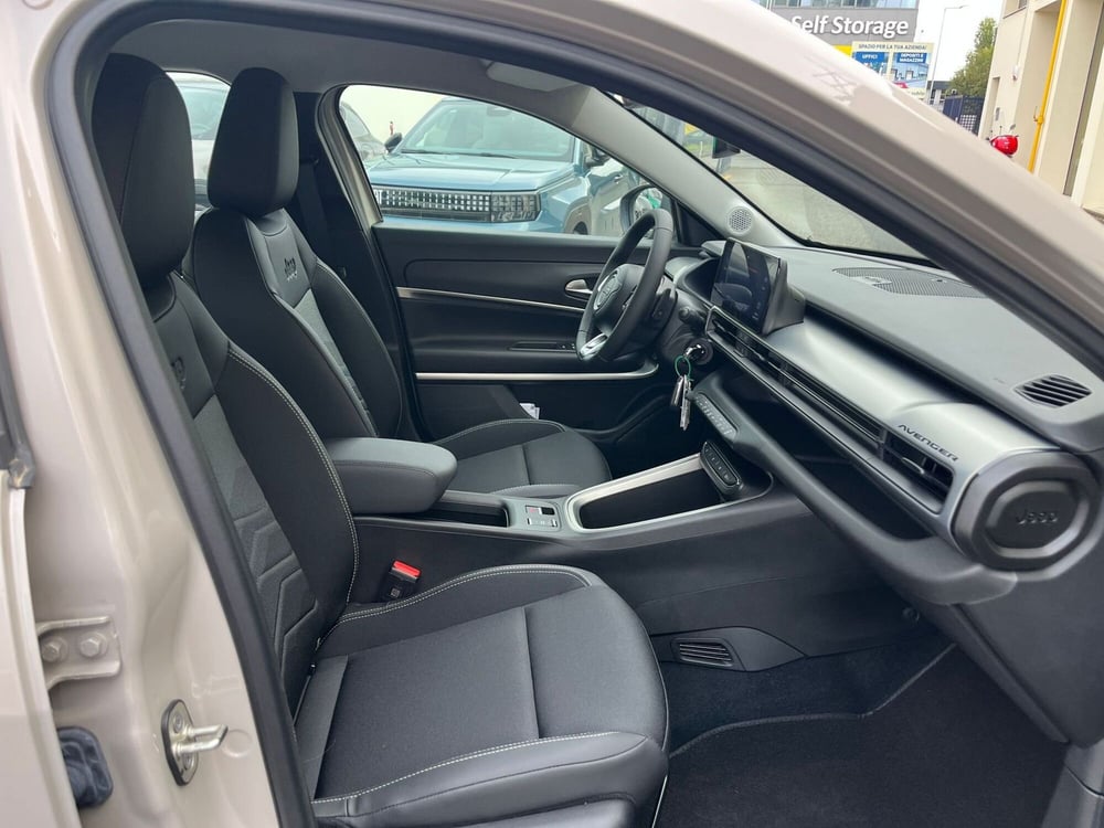 Jeep Avenger nuova a Milano (12)