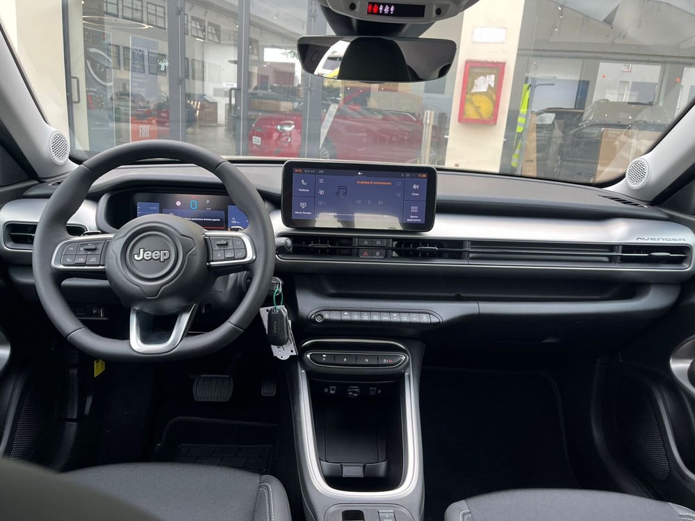 Jeep Avenger nuova a Milano (15)