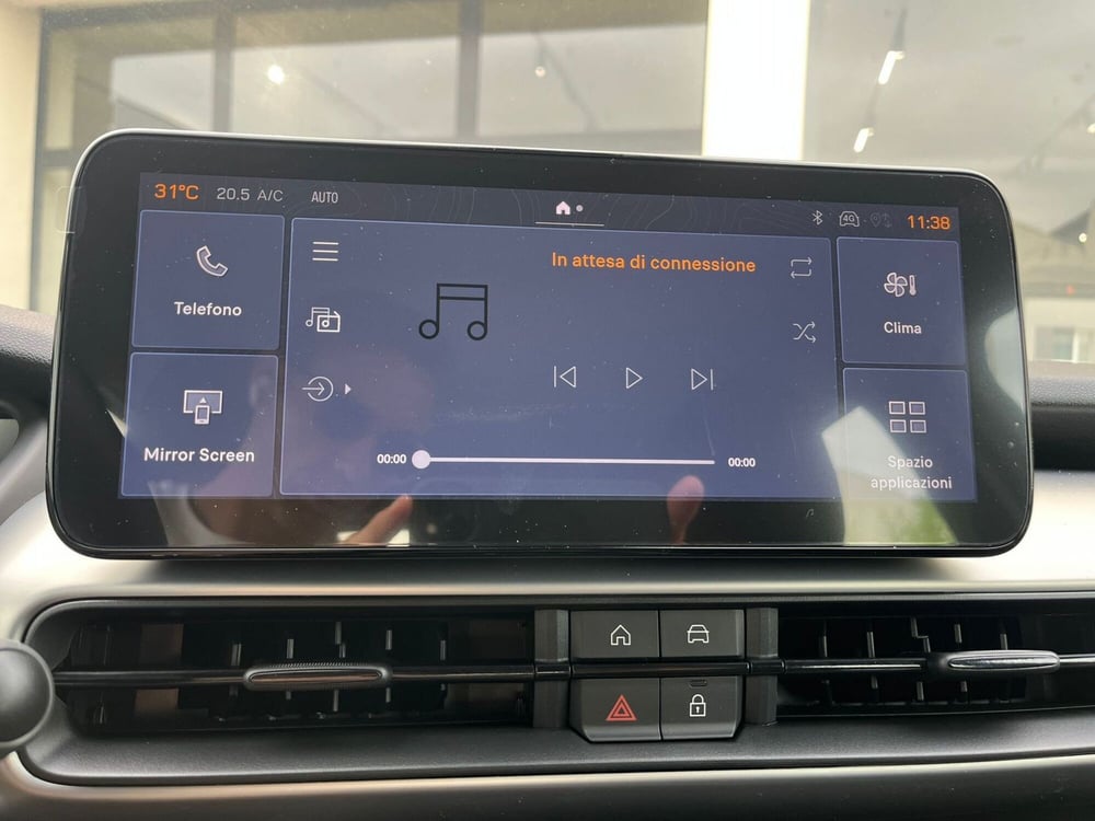 Jeep Avenger nuova a Milano (16)