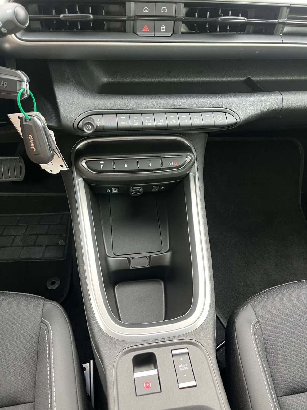 Jeep Avenger nuova a Milano (17)