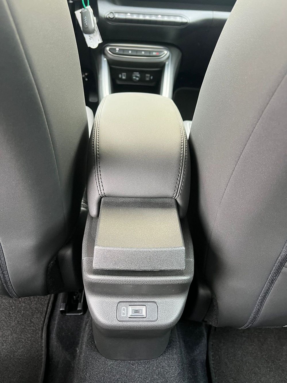 Jeep Avenger nuova a Milano (18)