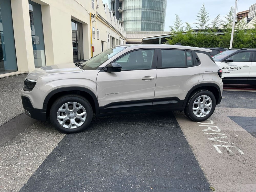 Jeep Avenger nuova a Milano (4)