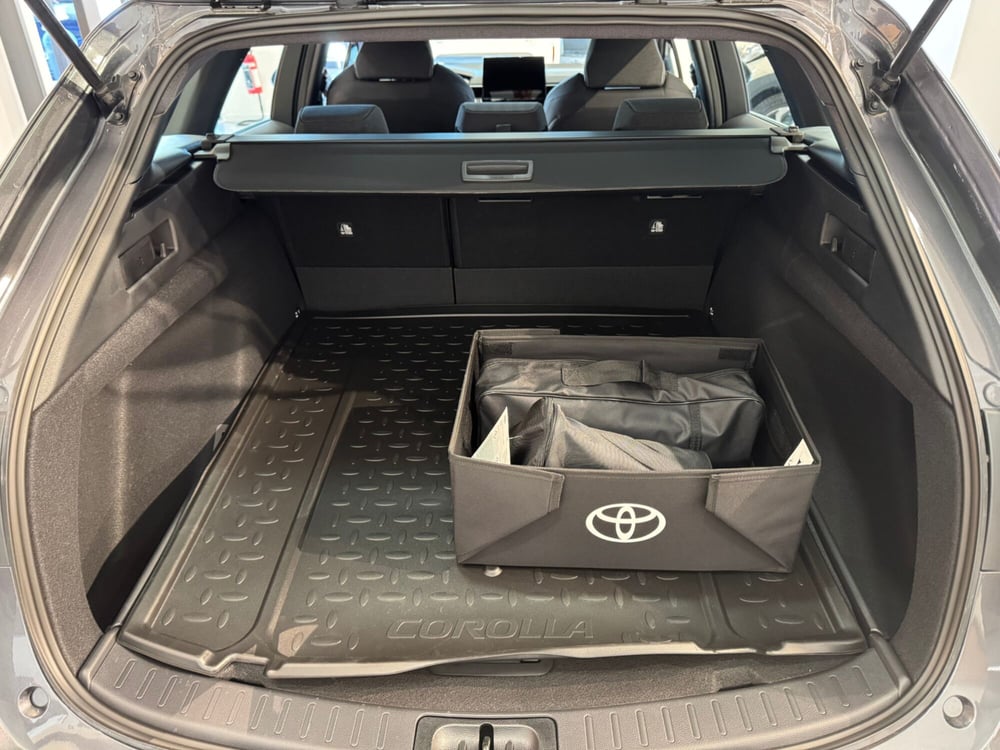 Toyota Corolla Touring Sports nuova a Frosinone (13)